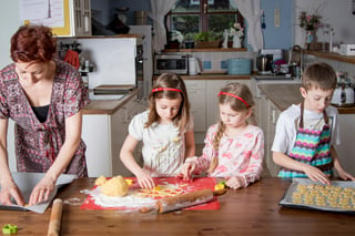 image - family cooking