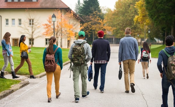 college students walking from class to class