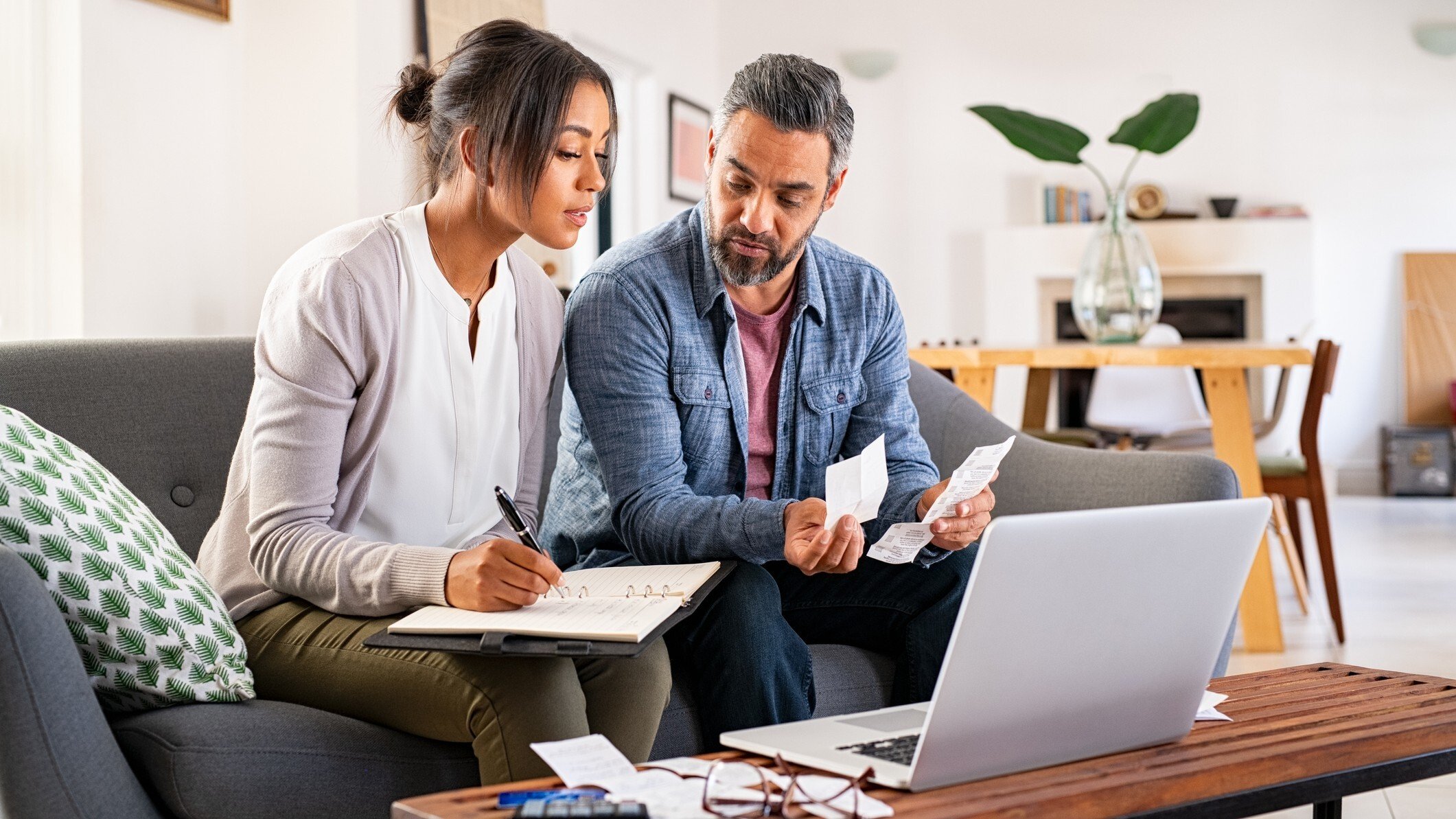 couple works on bills