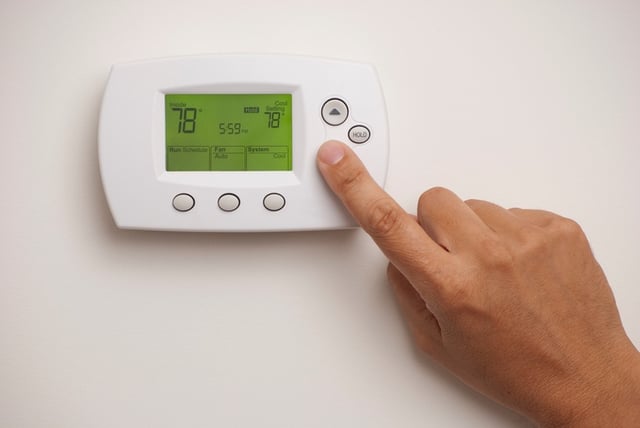 hand setting thermostat to 78 degrees